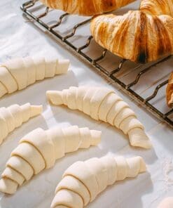 French croissant-making lessons in Paris
